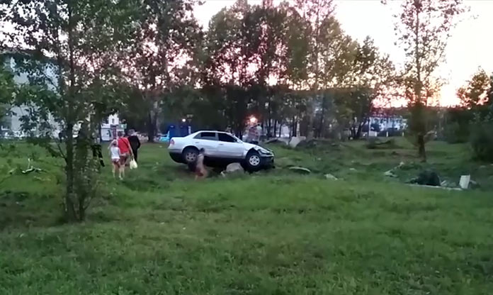 Пьяный кузбассовец устроил лихой заезд по тротуарам в центре города
