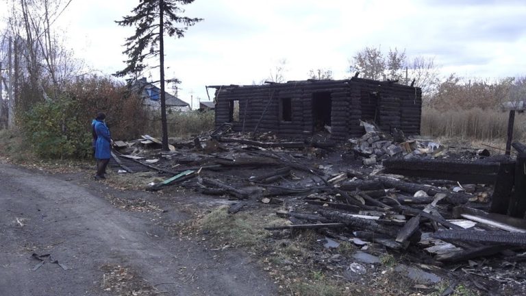 В Чертинском семья осталась без крова в результате пожара