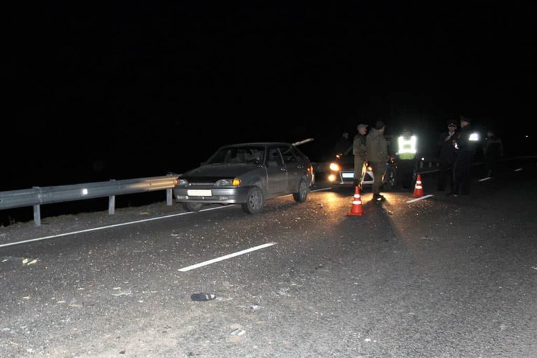 В ДТП доски пронзили автомобиль. Пострадал ребенок