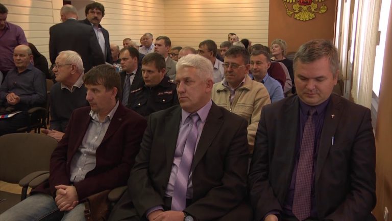 В администрации Белова прошло торжественное собрание ко Дню автомобилиста