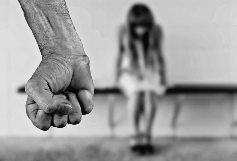 Житель Беловского района долгое время развращал 13-летнюю падчерицу