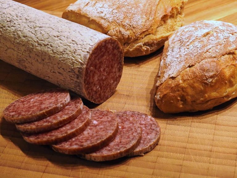 Колбаса в России может резко подорожать