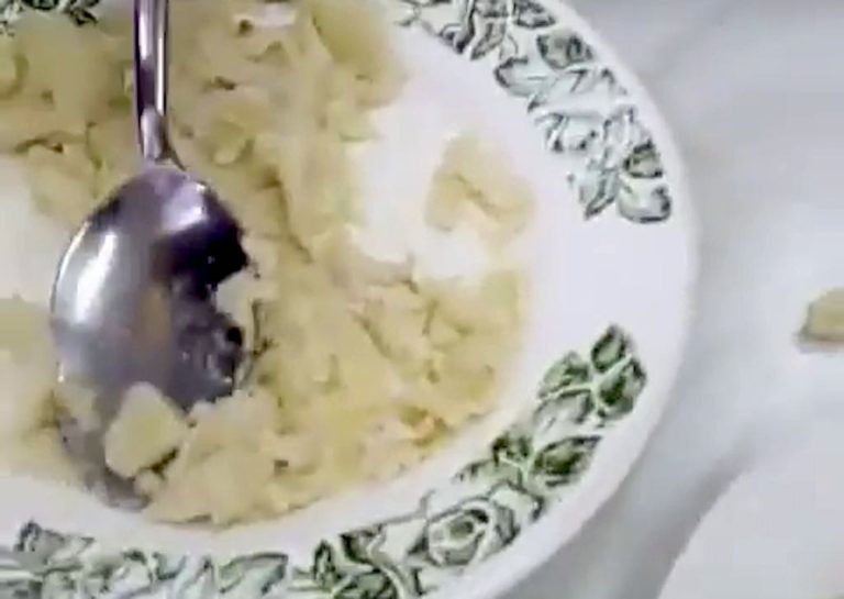 История с разваренными макаронами продолжилась травлей девочек