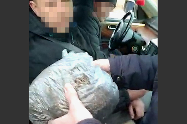 Трое беловчан задержаны с килограммом конопли на борту