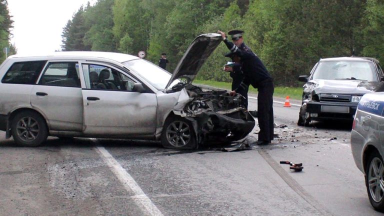 Пьяный водитель протаранил встречную машину