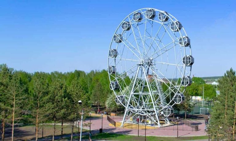 Колесо обозрения в парке «Центральный» напугало катающихся