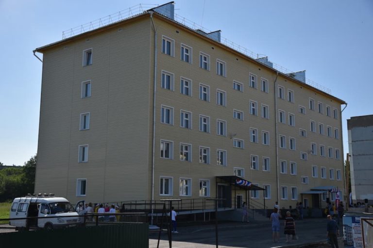 Дети-сироты недовольны выданным им в Грамотеино жильем