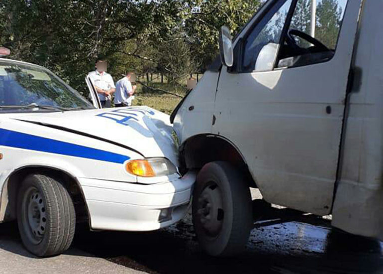 В Белове машина ДПС попала в ДТП