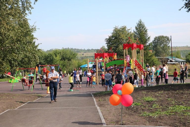 В селе Мохово Беловского района после реконструкции открыли парк