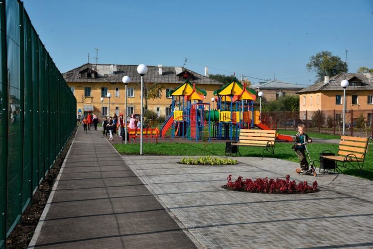 В Новом Городке открыли сквер стадиона «Юность»