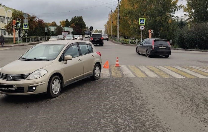 Автомобиль сбил женщину на пешеходном переходе