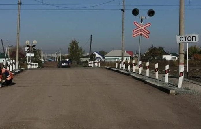Поезд протаранил легковушку в Беловском районе